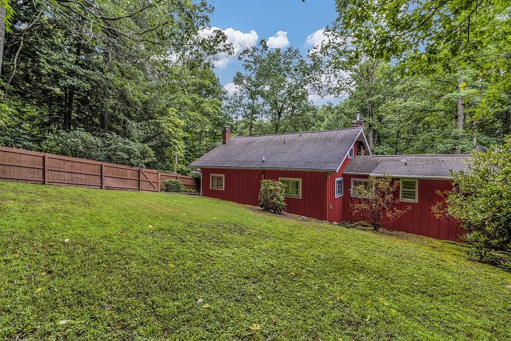 Meeks Rd, Black Mountain — Photo 2
