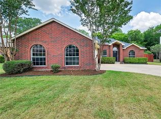 1049 Twin Creek Dr, Desoto, TX 75115
