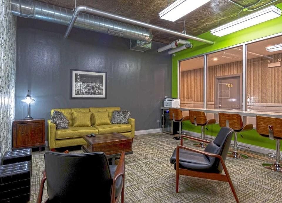 1st image of 4602 N Clarendon Ave #701
