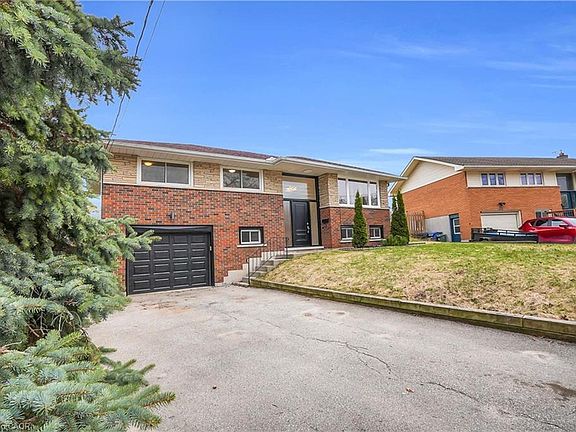 2nd image of 37 Nicklin Cres