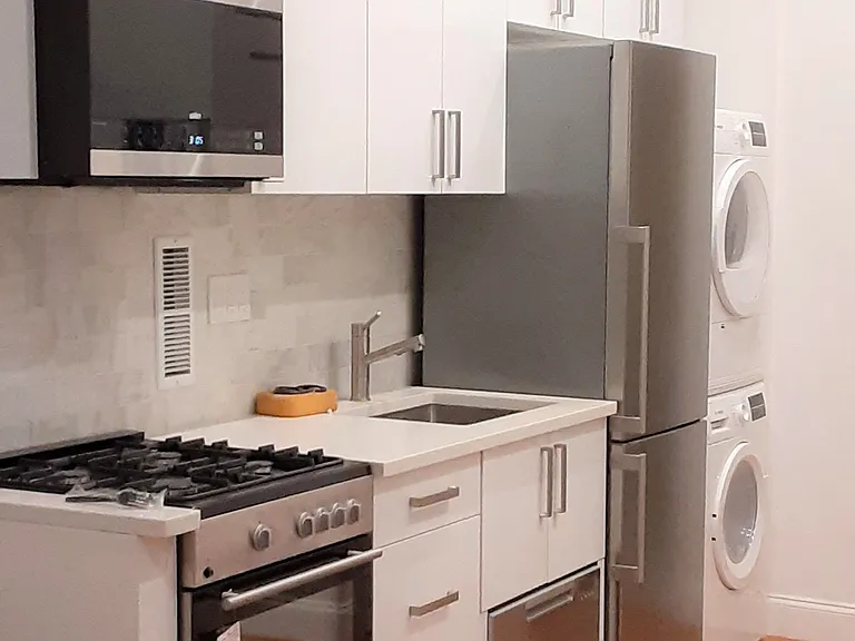 306 E 49th St #5B — Photo 2