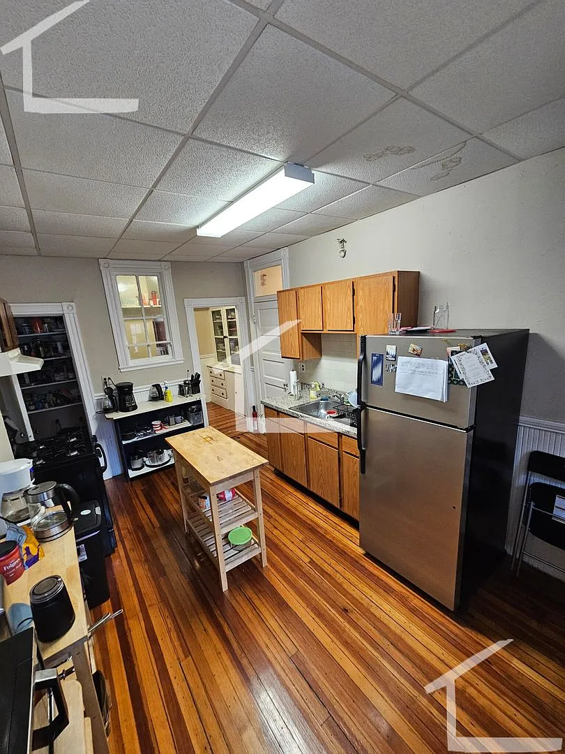 Massive 5 bed apartment close to sea line - Heat/Hot Water Included - Landlord pays full broker fee — Photo 2