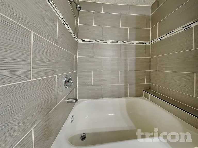 504 Lord Howe Rd — Photo 10