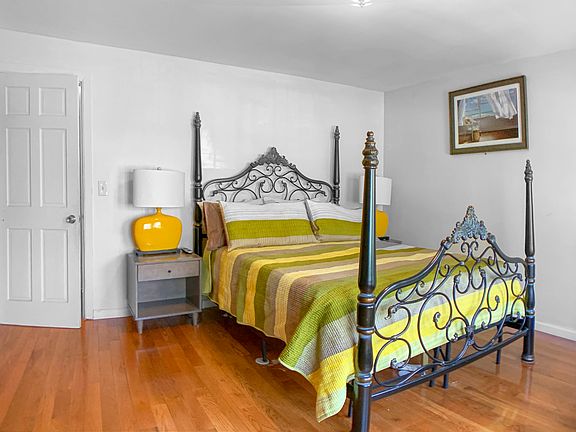 4th image of 930 Jefferson Ave #1