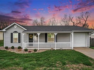 812 S Woodbine Rd, Saint Joseph, MO 64507