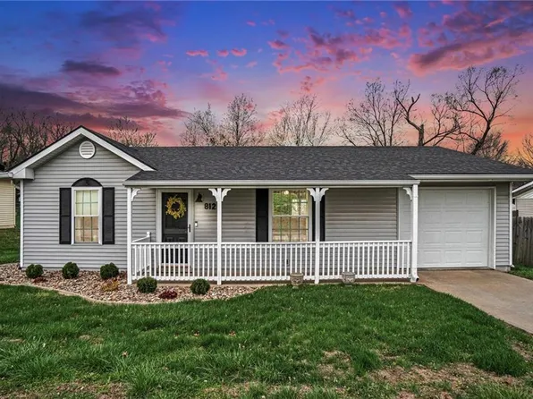 812 S Woodbine Rd, Saint Joseph, MO 64507