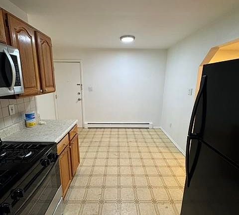 5th image of 45 Edwards Ct #1