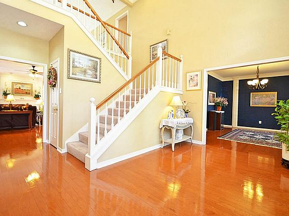 3rd image of 3738 Stockbridge Dr