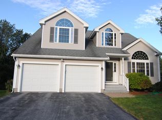 8 Sutherland Way, Nashua, NH 03062