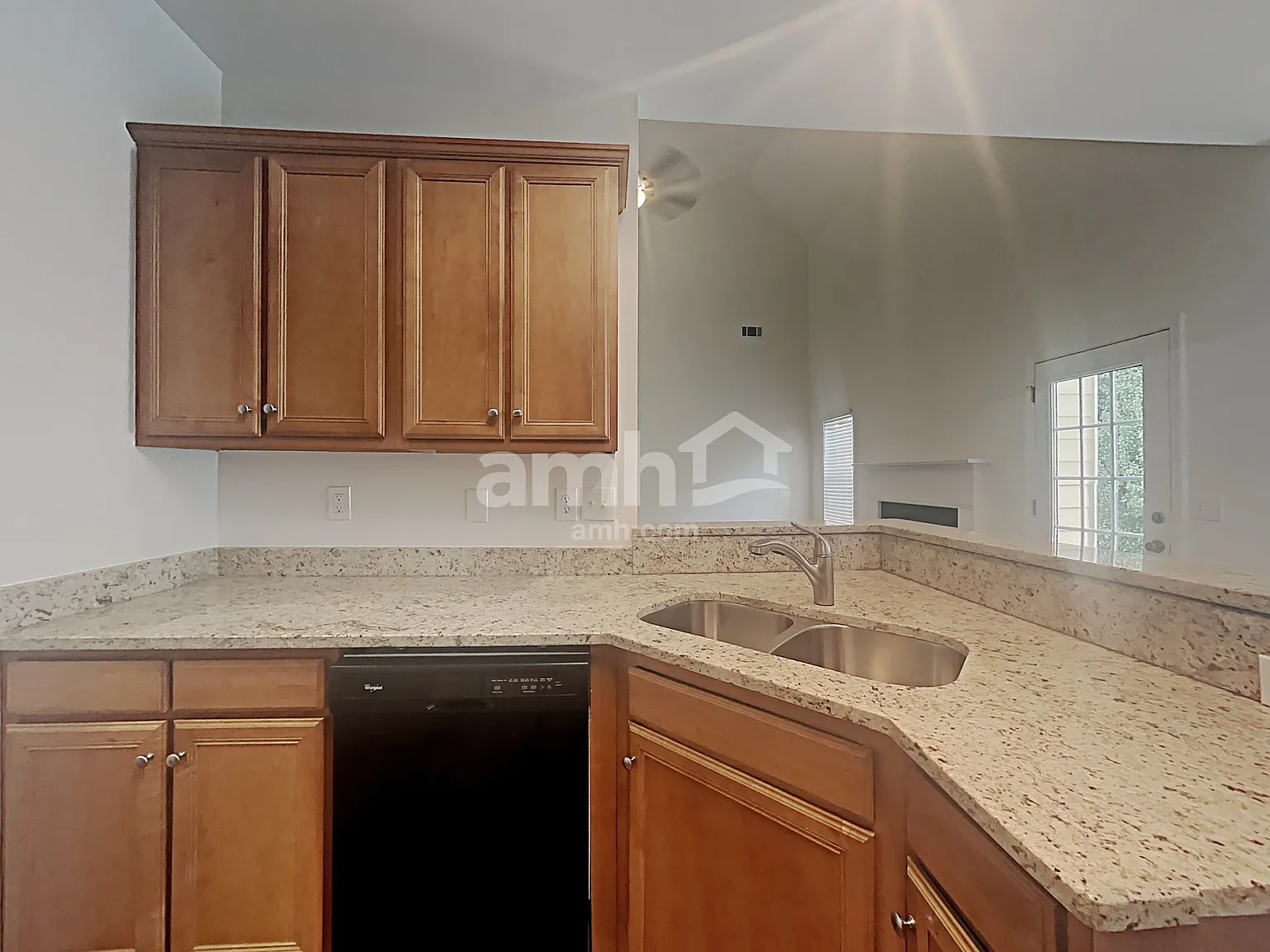 5 bed, 3.0 bath, 2596 sqft, $2,530 — Photo 4