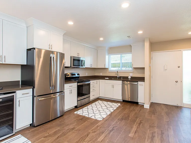 Madera Valley Apartments — Photo 24