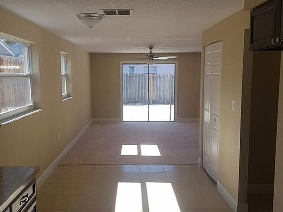 3rd image of 2218 Cordova Cir N