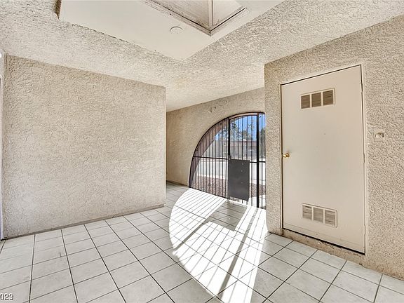 2nd image of 808 Hedge Way Unit 5