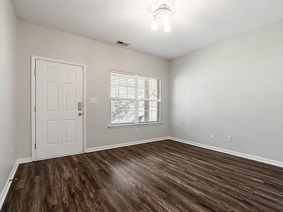 4th image of 1945 Lane Dr