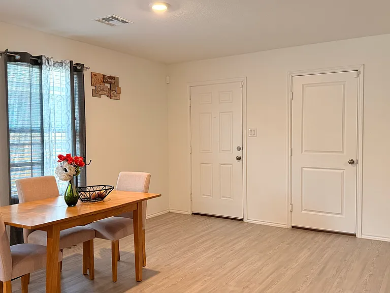 7707 Chancery Gate — Photo 8