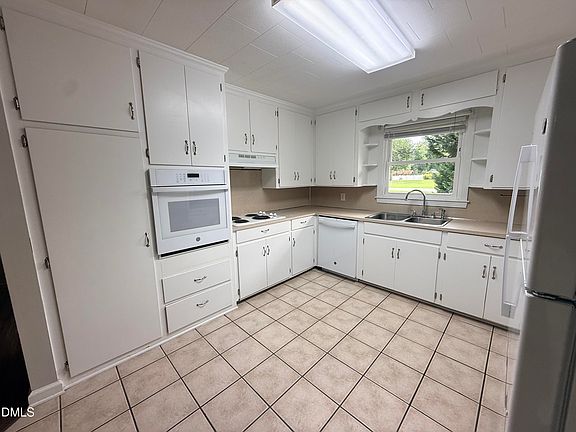 3rd image of 573 Semora Rd