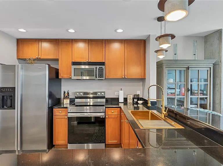 525 E Jackson St #405 — Photo 30