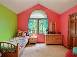 N38W28902 Middlefield Rd, Pewaukee, WI 53072