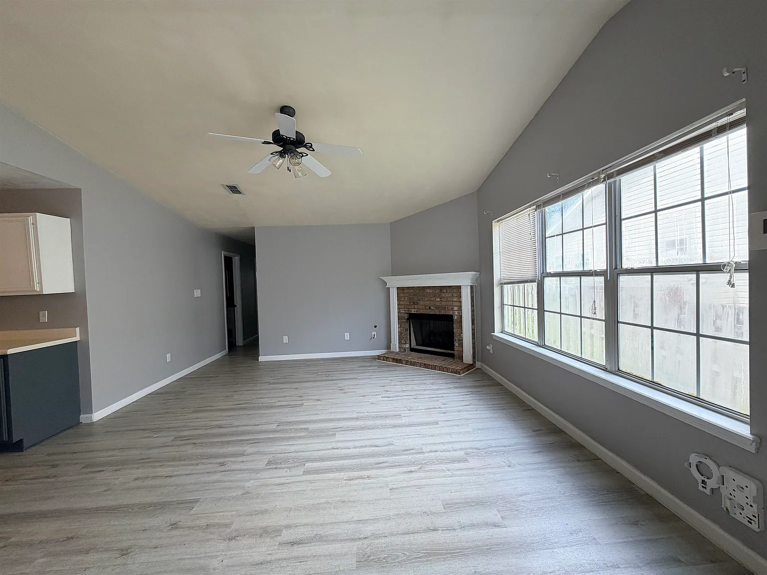 3 bed, 2.0 bath, 1341 sqft, $2,000 — Photo 3