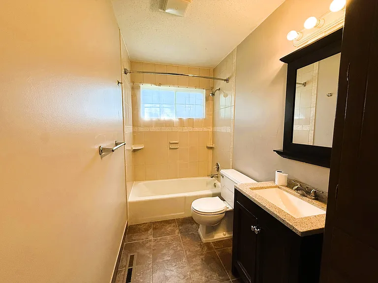 3147 S Gordon Ave — Photo 9