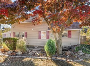 337 Holly Dr, Levittown, PA