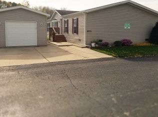 8935 Meadowview Dr, Kalamazoo, MI 49009