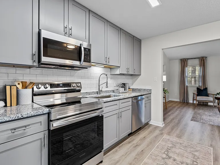 West Oak Apartments — Photo 19