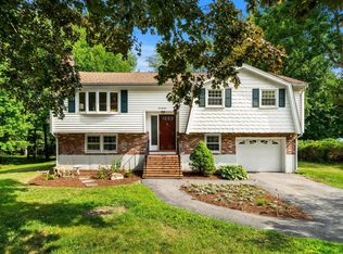 21 Freeport Dr, Burlington, MA 01803