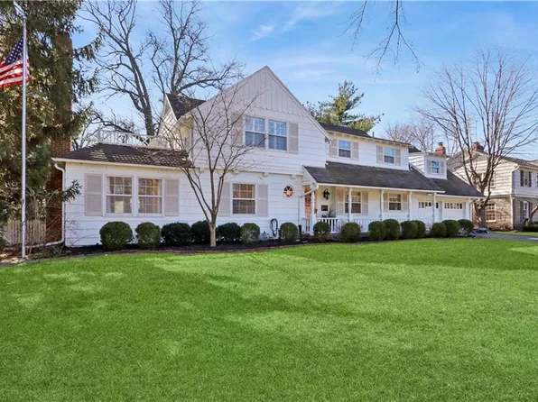 3223 W 67th St, Mission Hills, KS 66208