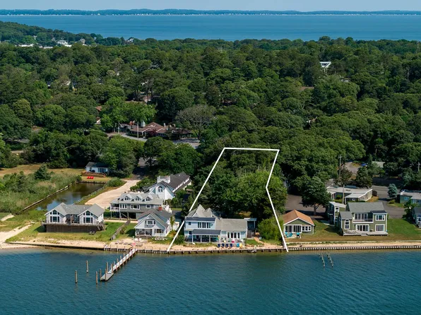298 & 300 E Montauk Hwy, Hampton Bays, NY 11946