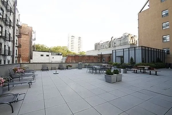 Rented by Sassoon Group | media 31
