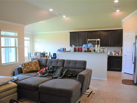 5th image of 424 Plum Ct
