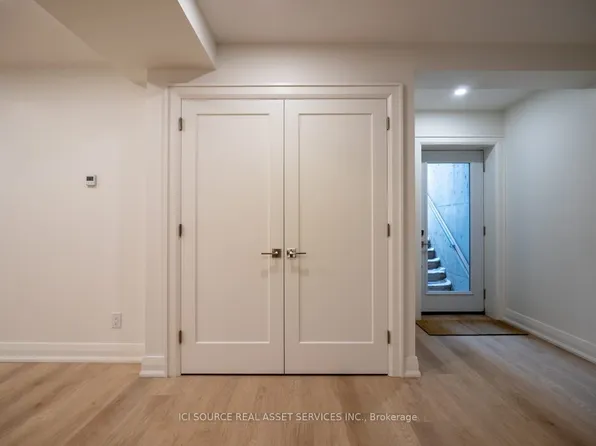 168 Annette St Unit C, Toronto, ON M6P 1P4