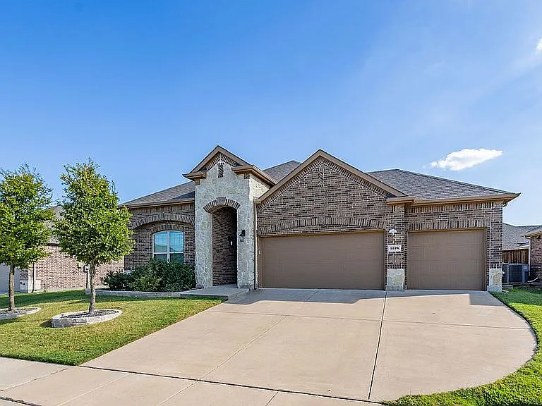 4 bed, 2033 sqft, $2,395 — Photo 1