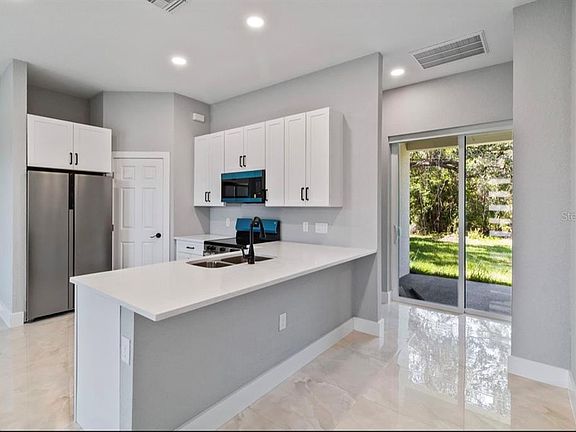 3rd image of 20462 KENILWORTH BOULEVARD