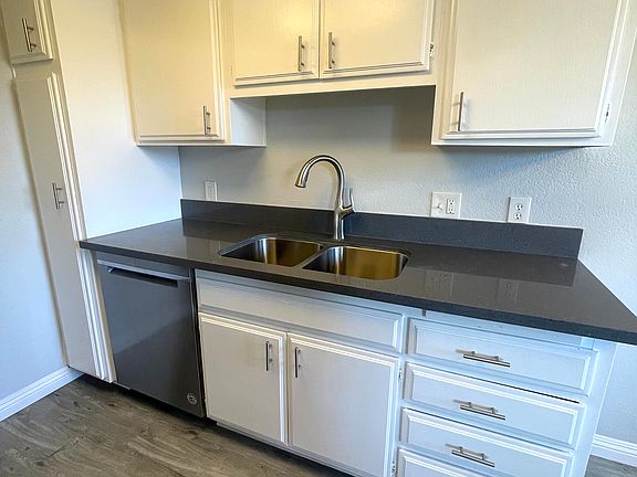 5th image of 1066 Roswell Ave #302
