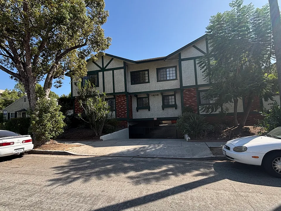 404 Myrtle St #1