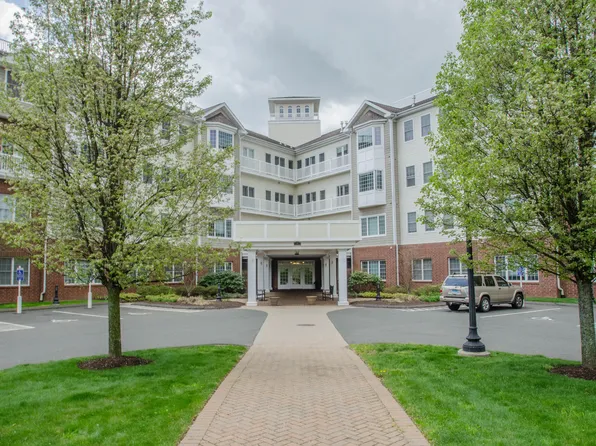 1 King Philip Drive #407, West Hartford, CT 06117