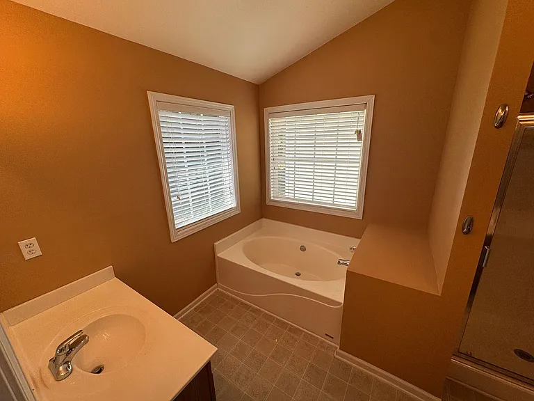 6902 Grand Hickory Dr — Photo 22