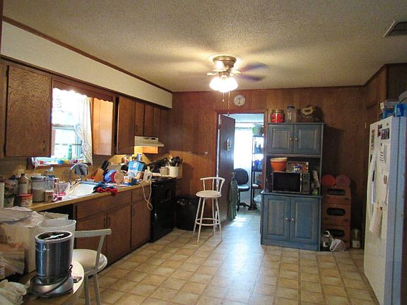 3rd image of 202 Catalpa St