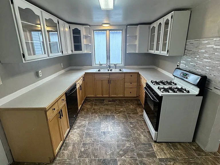 324 W Morase St — Photo 3