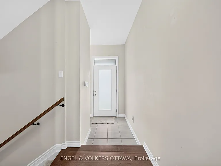 33 Focality Cres — Photo 3