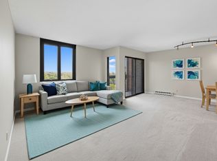 1181 Edgcumbe Rd APT 914, Saint Paul, MN 55105