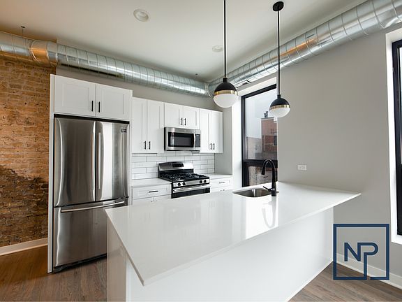 2nd image of 1523 W Chicago Ave #303