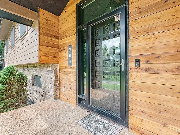 4 bed, 3355 sqft, $4,980 — Photo 4