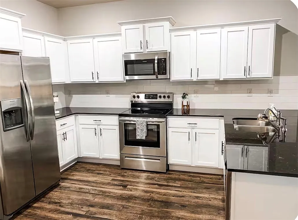 3 bed, 2.0 bath, 1612 sqft, $3,000 — Photo 4