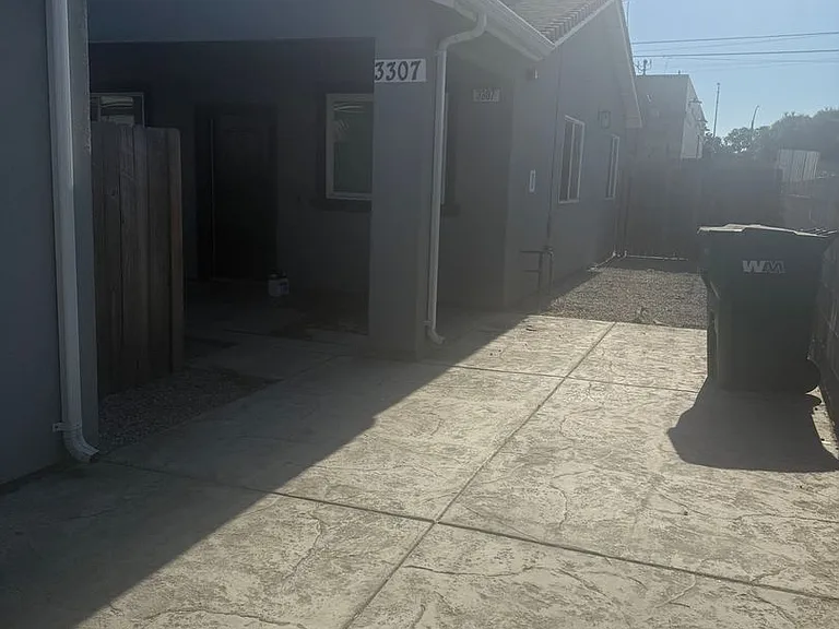 3307 S Phelps St — Photo 3