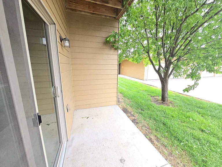 PRAIRIE POINTE APARTMENTS — Photo 19