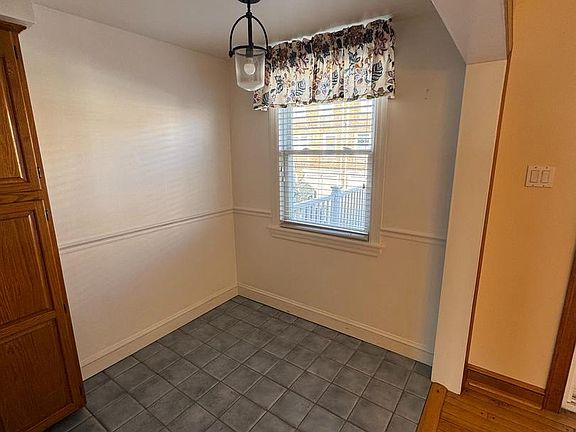 4th image of 251 Revere Rd