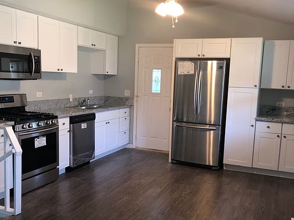 3rd image of 1530 Plymouth Cir